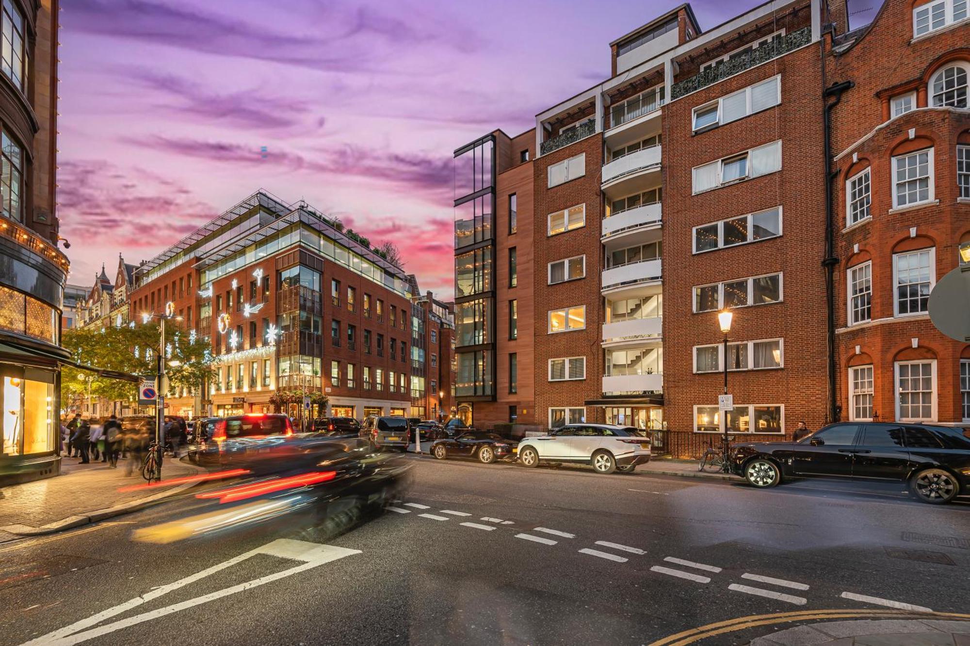 Modern Knightsbridge Ground Floor Apartment With Ac Steps Away From Harrods Apartment